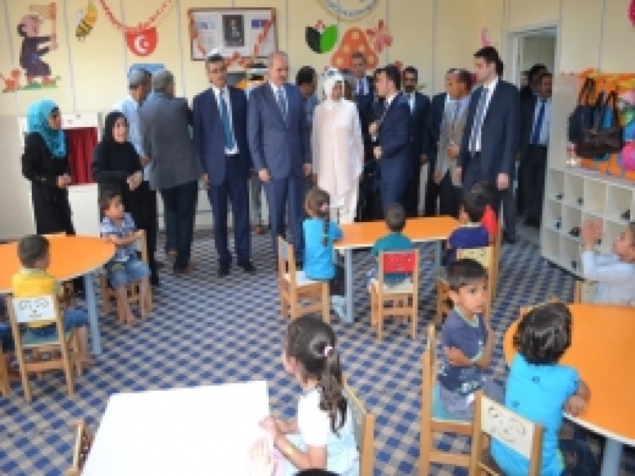 Kurtulmuş'tan Suriyelilerin Kaldığı Kampa Ziyaret  