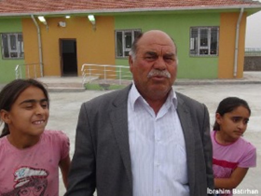 Yeni Muhtar İlk İş Olarak Köyünde Okul Yaptırdı