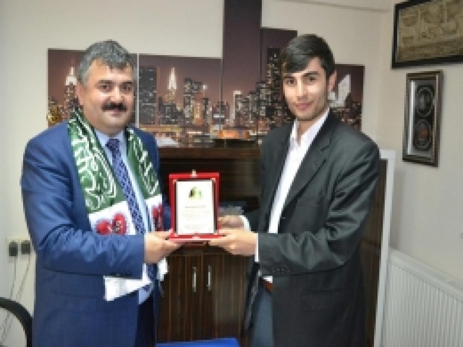 'Kutlu Doğum' Etkinliklerine Destek Verenlere Plaket 