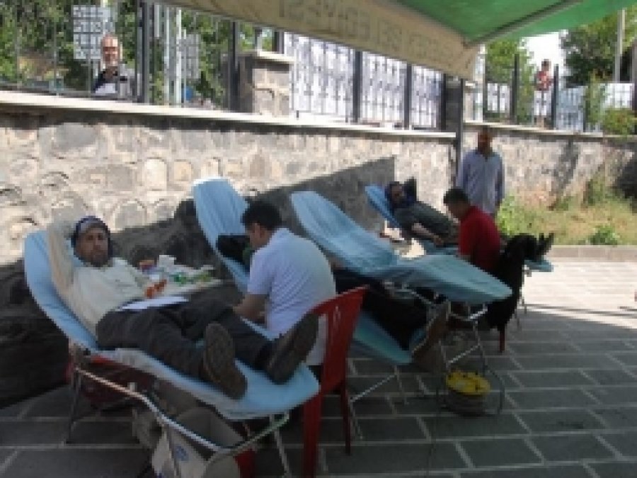 Suriyeliler Yararına Kan Bağışı Kampanyası 
