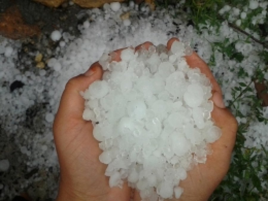 Dolu Yağışı Çiftçi Köylüleri Zor Durumda Bıraktı
