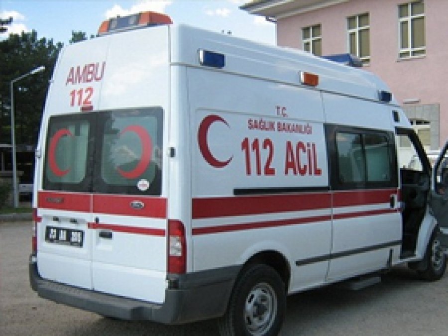 Küçük Kız Silahla Oynarken Kendini Vurdu