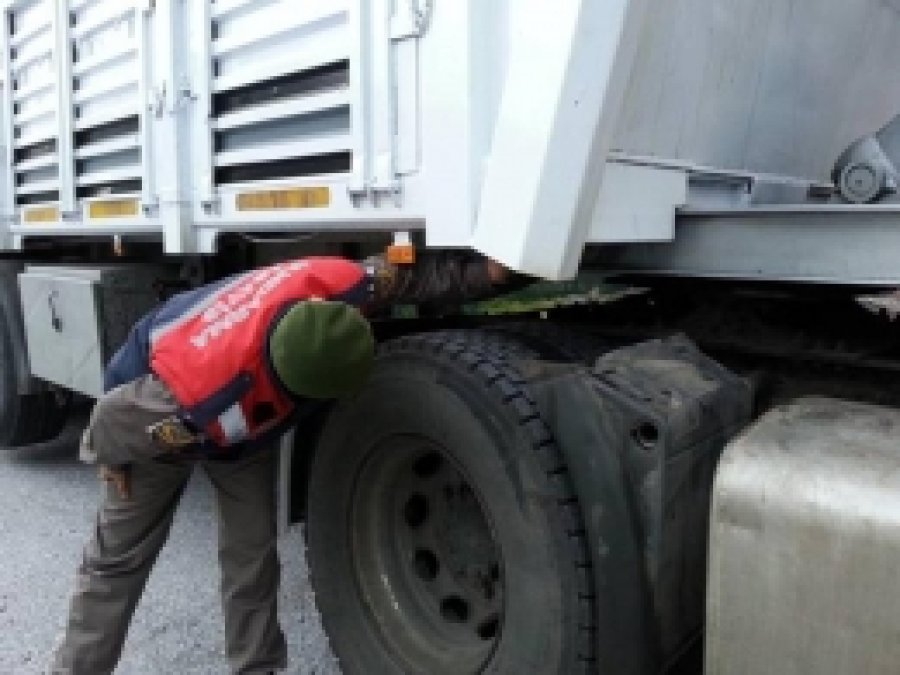 Tarsus'ta 3 Bin Litre Kaçak Mazot Ele Geçirildi
