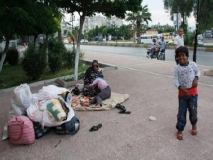 Mersin'de Kaldırımlar Kalan Suriyeli Aileler