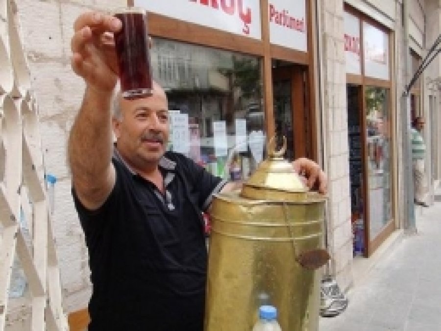 Yaz Sıcağında Ferahlatan İçecek: Meyan Şerbeti 