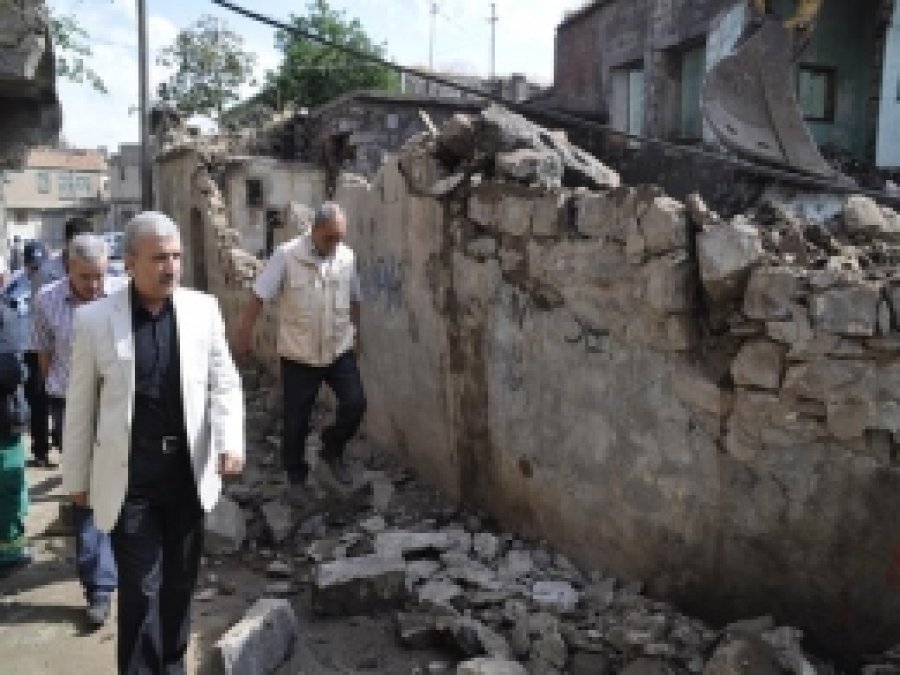 Siverek'te Metruk Evler Yıkılıyor 