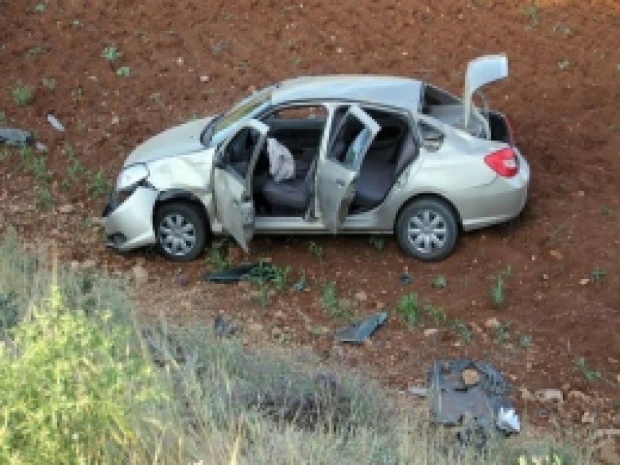 Otomobil Tarlaya Uçtu: 5 Yaralı