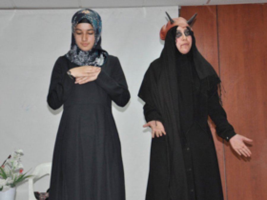 İmam Hatiplilerden 'Namaz ve Şeytan' Tiyatrosu