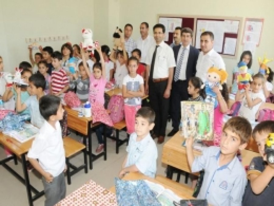 Öğrenciler Yardımseverliği Pratiğe Geçirdi