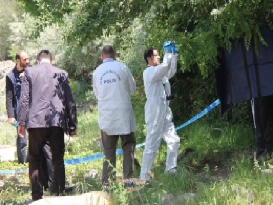 Yaşlı Adam Bahçede Asılı Olarak Bulundu 