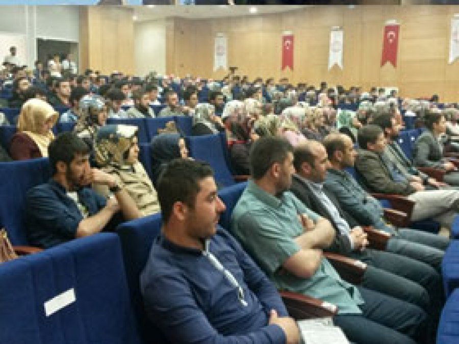 'İslam'ın Amacı Tüm İnsanlığa Barışı Getirmektir' 