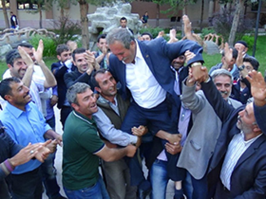 Tercan'ın Yeni Başkanı Omuzlarda Taşındı