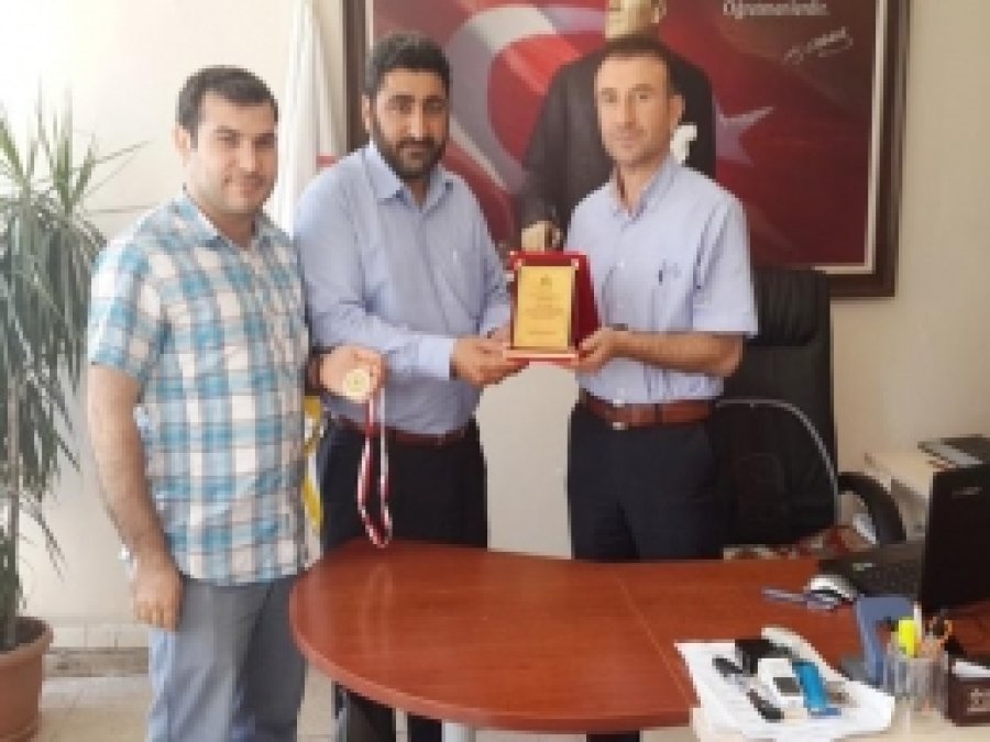 Peygamber Sevdalılarından Başarılı Öğrencilere Plaket 