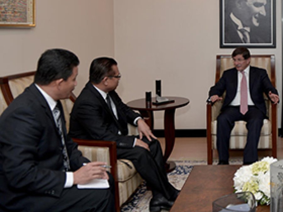 Davutoğlu, İslami Cephe Liderini Kabul Etti
