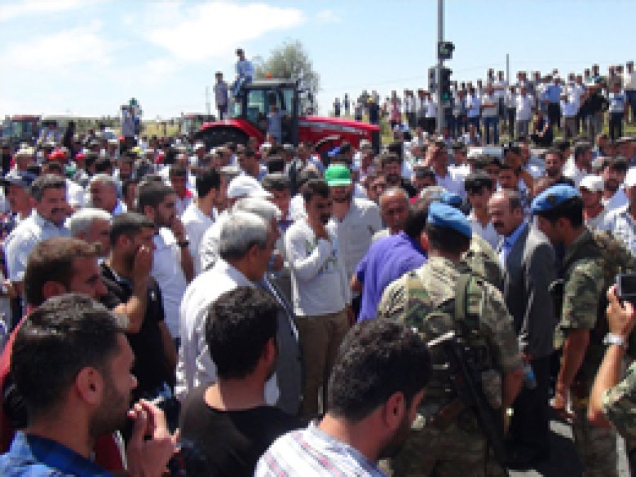 Çiftçiler Oturma Eylemine Başladı