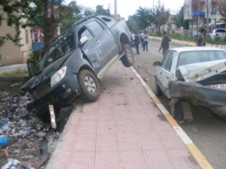 Diyarbakır'da Trafik Kazası: 1 Kişi Yaralandı 
