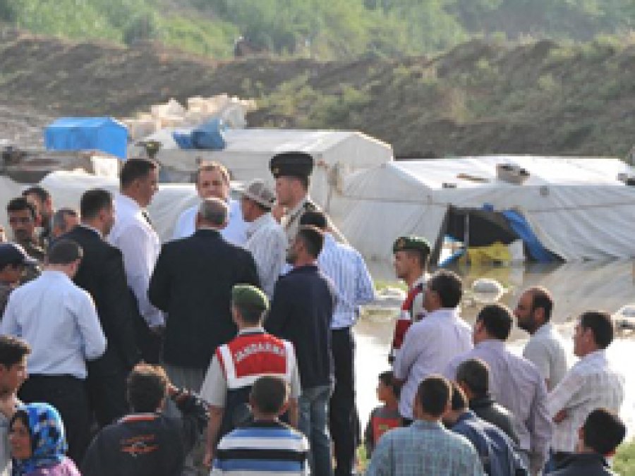 Tarım İşçilerinin Çadırlarını Su Bastı 