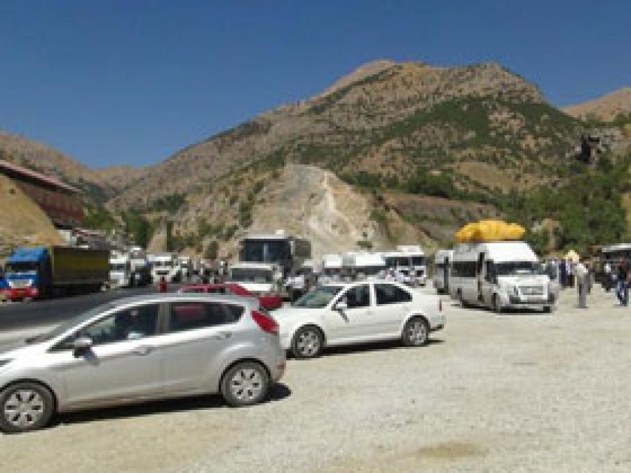 PKK, Bitlis -Diyarbakır Karayolunu Trafiğe Kapattı 