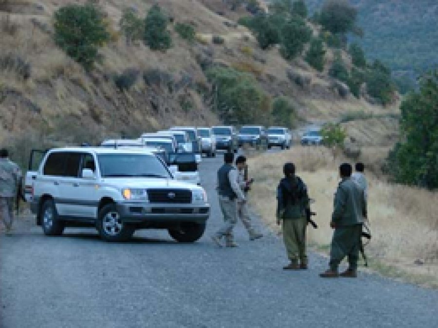 Kimlik Kontrolü Yapan PKK, Askeri Araçlara Ateş Açtı 