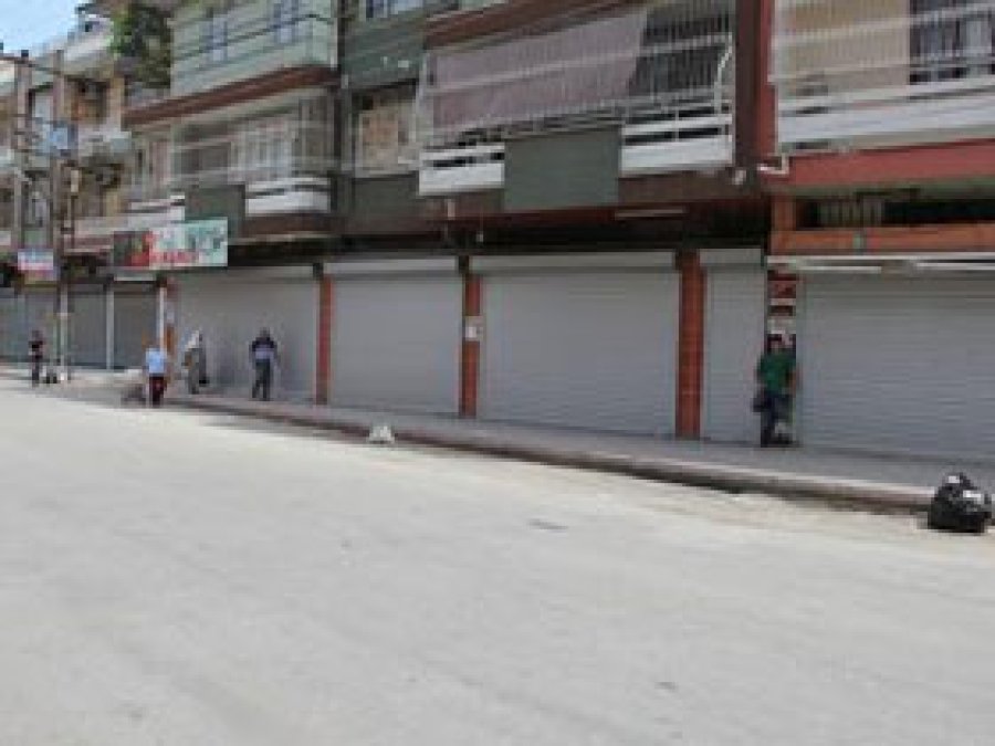 Adana'da Tehdit Edilen Esnaf Kepenk Kapattı