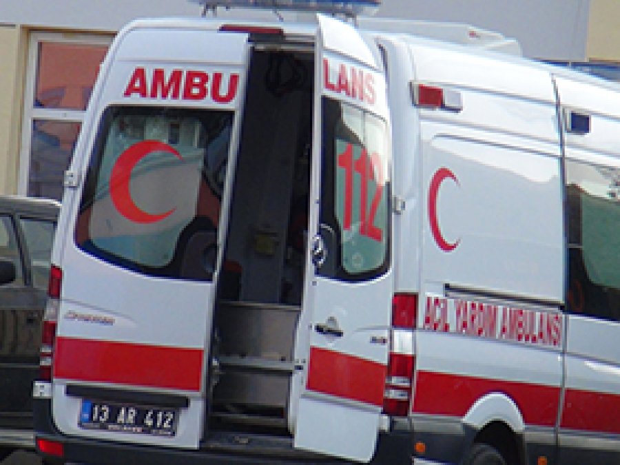 Araç Şarampole Yuvarlandı: 5 Yaralı
