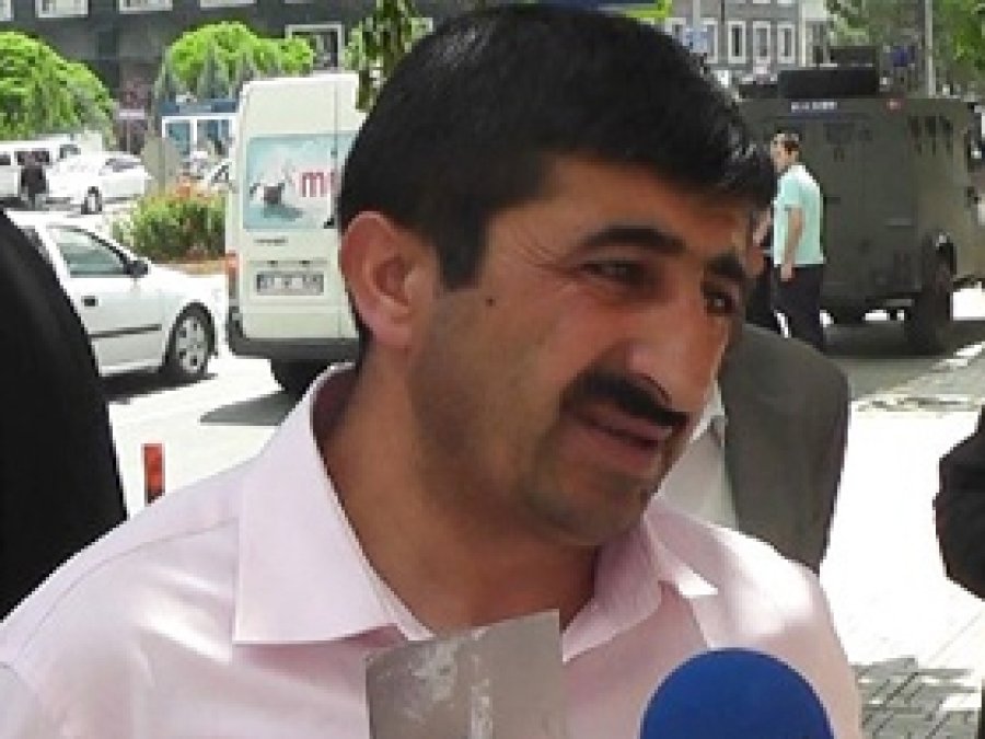 Acılı Baba: Boynu Bükük Bekliyoruz