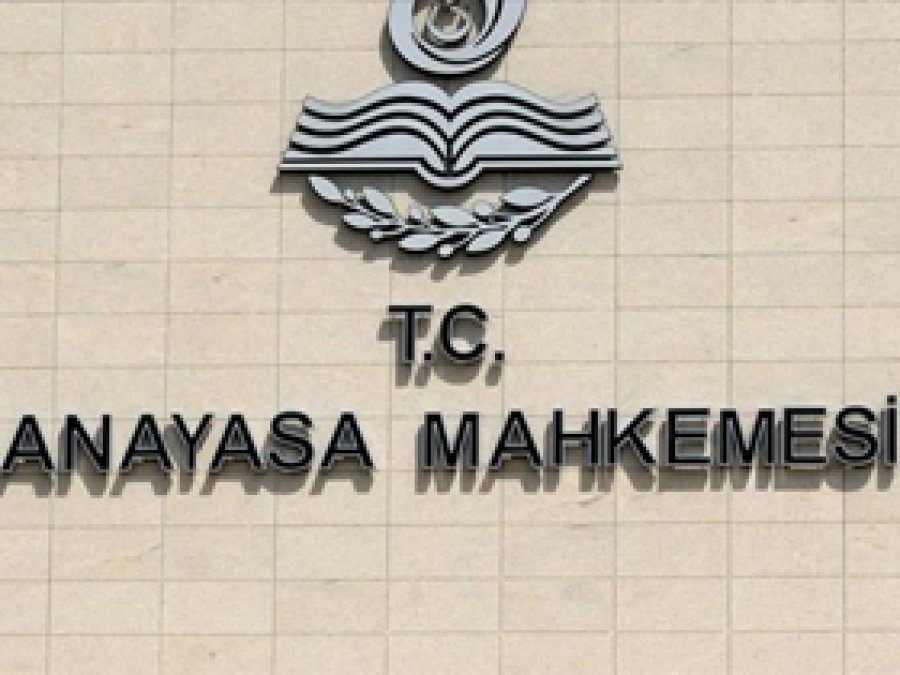 AYM'den, Evren ve Şahinkaya'ya Red