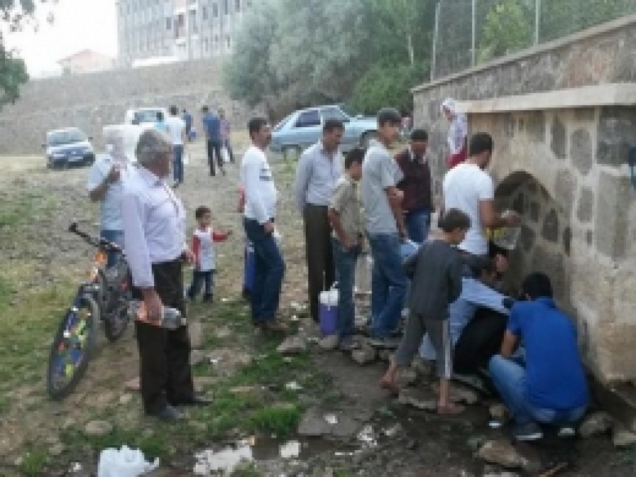 Solhanlılardan Kaynak Sulara Rağbet