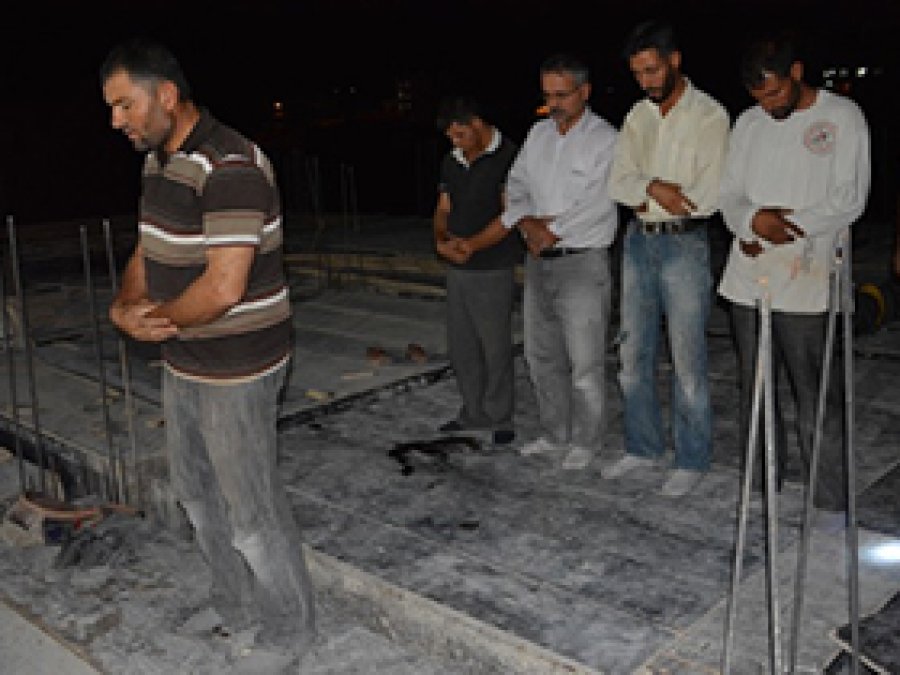 Oruç Tutmak için Gece Çalışıyorlar 