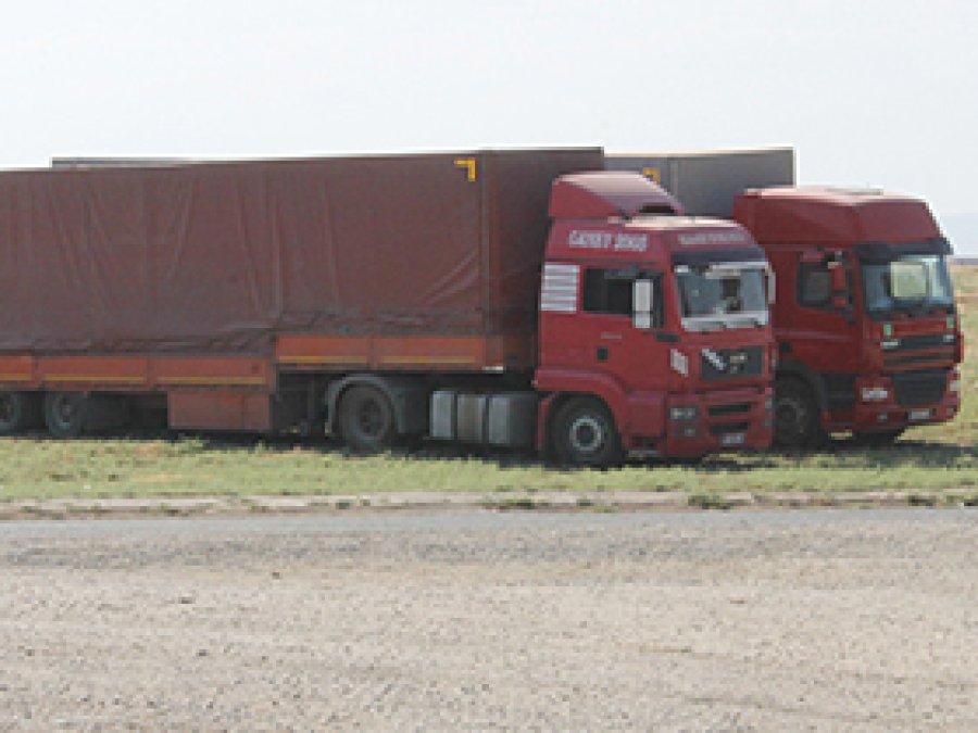 İnsani Yardım TIR'larına İzin Verildi 