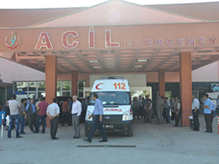 İki Kamyonet Kafa Kafaya Çarpıştı:9 Yaralı