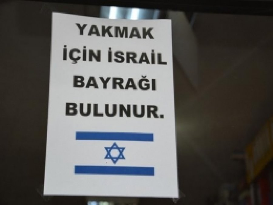 Yakmak İçin İsrail Bayrağı Satılıyor