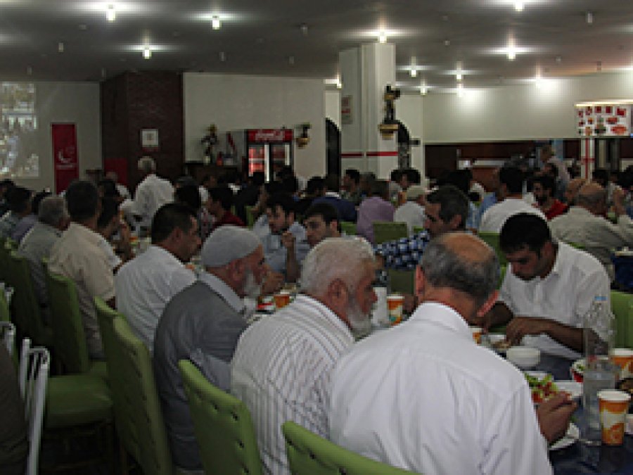 Saadet Partisi'nden İftar Yemeği