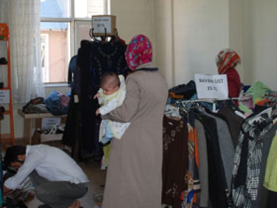 Ağrı Mustazaflar Cemiyetinden Giyim Yardımı 
