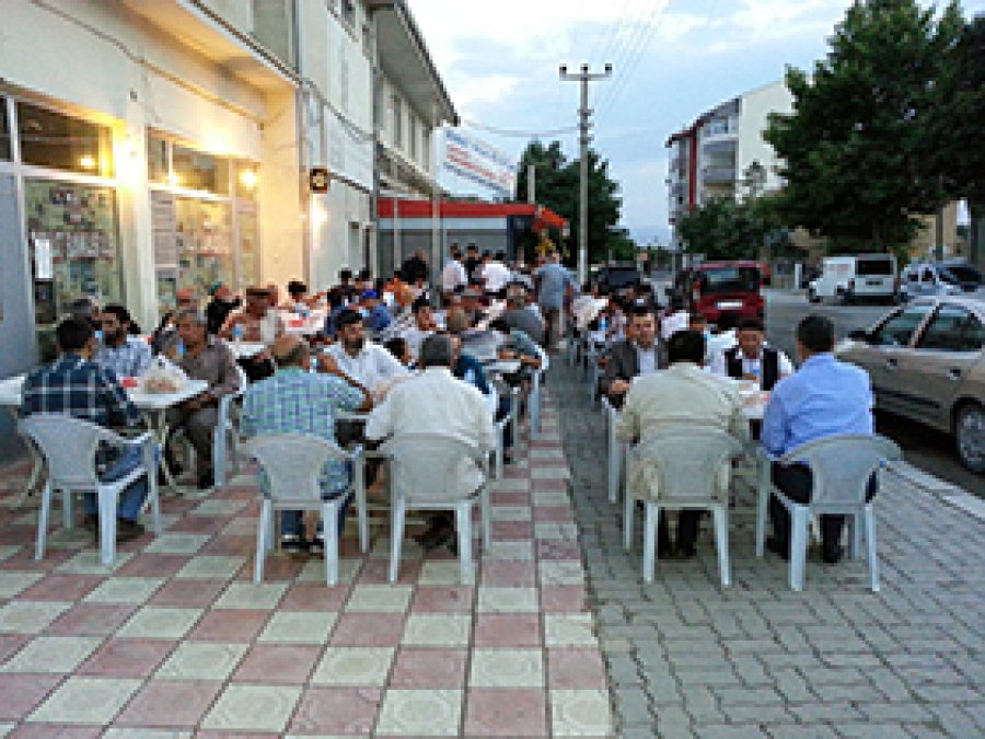 Elmadağ HÜDA PAR'dan İftar Yemeği 