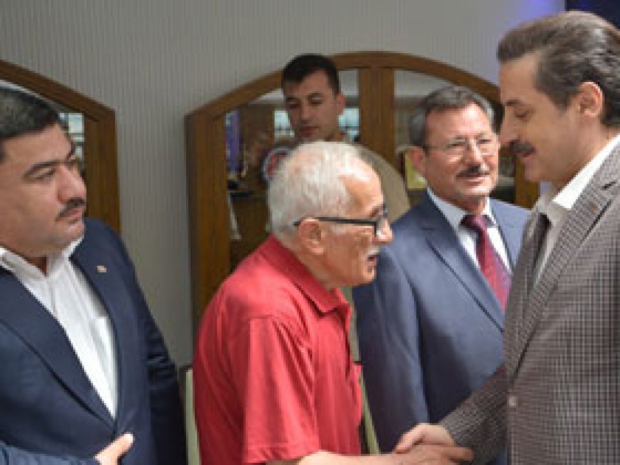 Bakan Çelik Urfalılarla Bayramlaştı