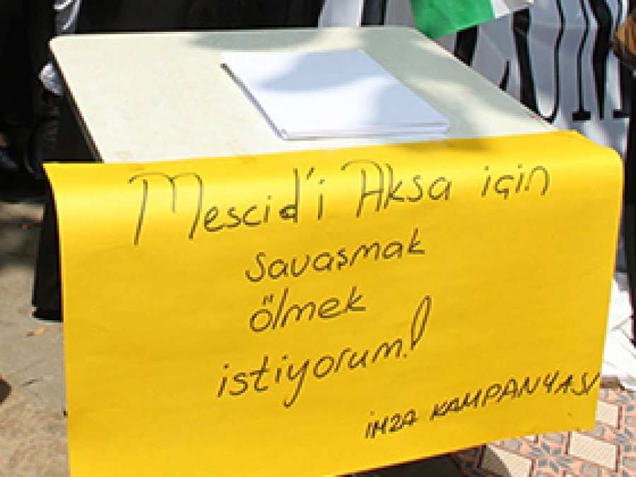Kadınlardan Canlı Kalkan Kampanyası