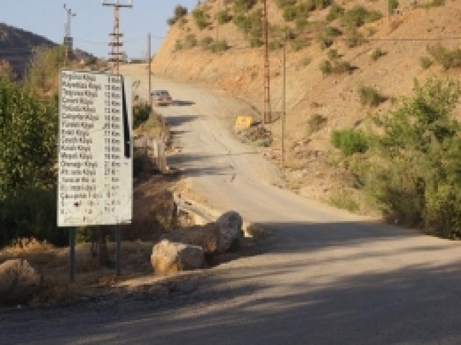 Köy Girişlerinde Tabelalar Yok