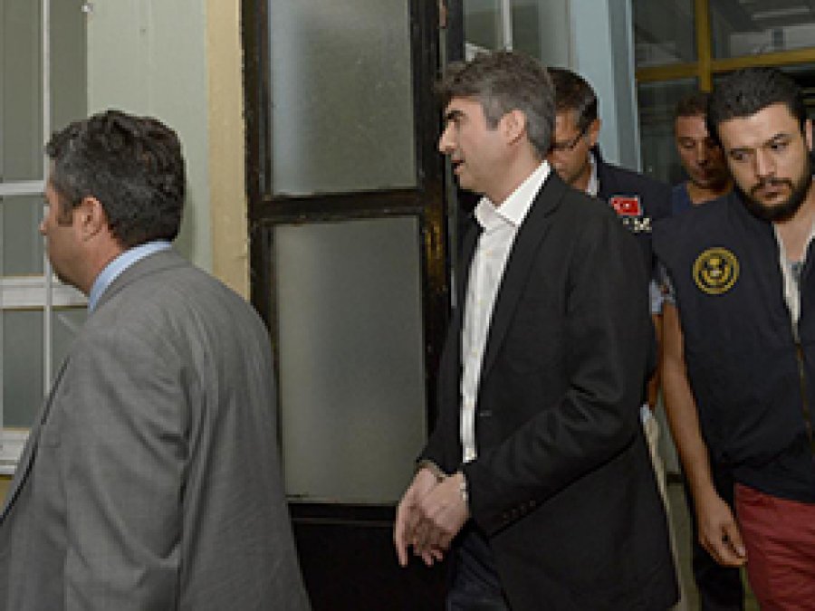 17 Polis Hakkında Yakalama Kararı