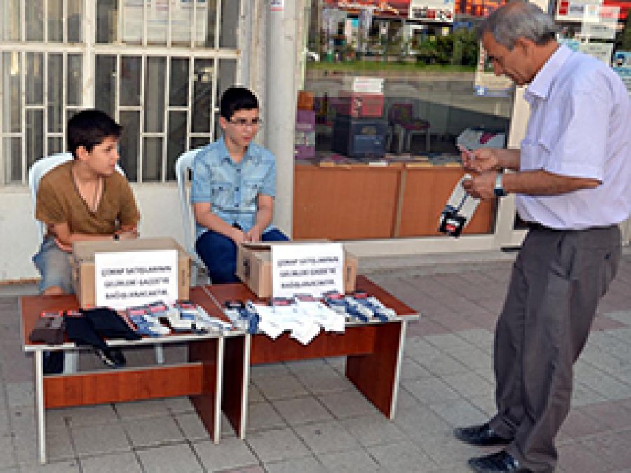 Çorap Satıp Parasını Gazze'ye Gönderdiler