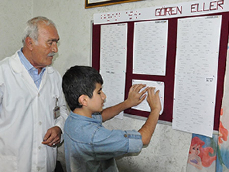 Görme Engelliler Bilgisayar Öğreniyor 