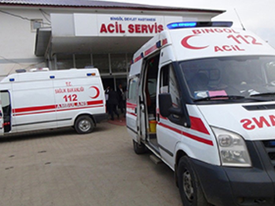 Amir, Görevli Polisi Bacağından Vurdu