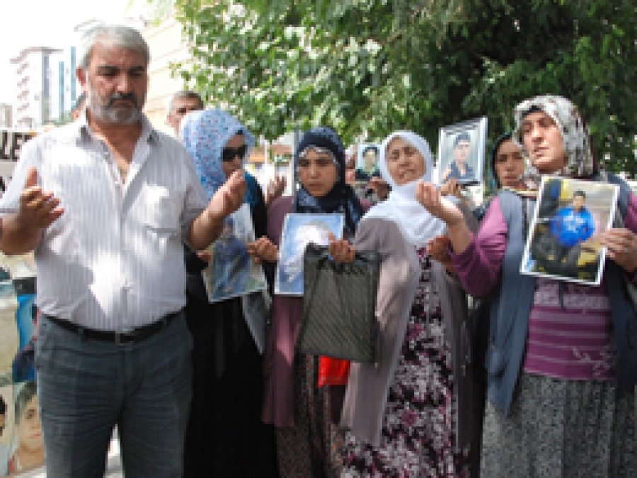 Eylem Yapan Aileler İlgisizlikten Şikâyetçi 