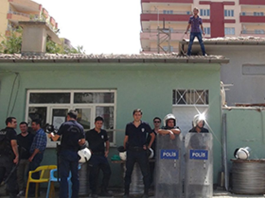 Kızıltepe'de Elektrik Gerginliği Devam Ediyor