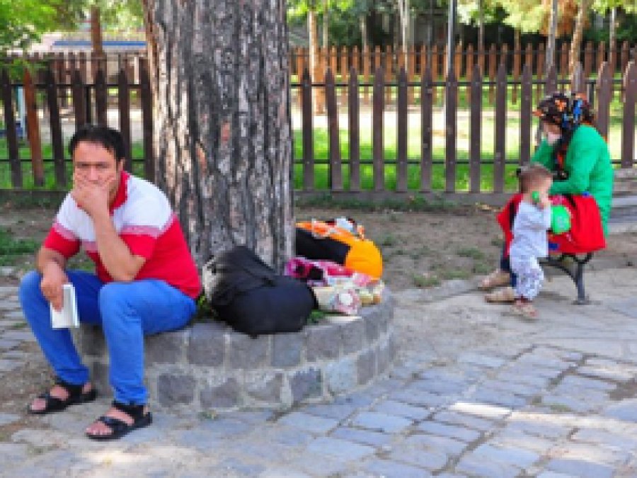 Afgan Aile Sokakta Kaldı