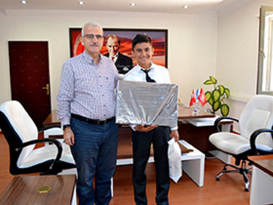 Başarılı Öğrenciye Ödül 