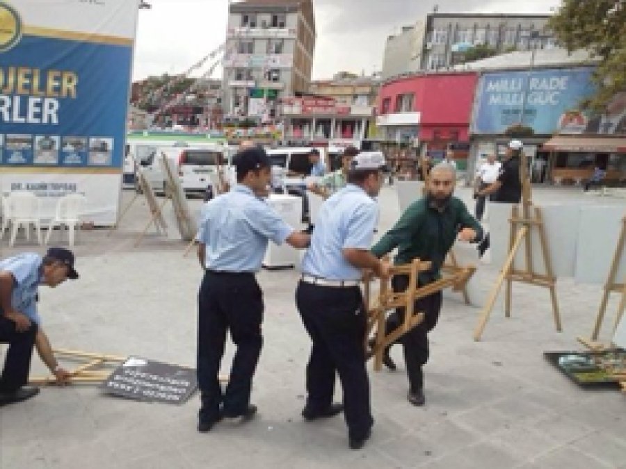 Filistin Konulu Sergiye Zabıta Saldırısı