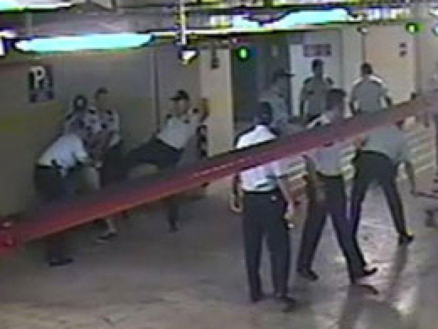 Yargıtay, Polis Arabasındaki Dayağa 'İşkence' Dedi