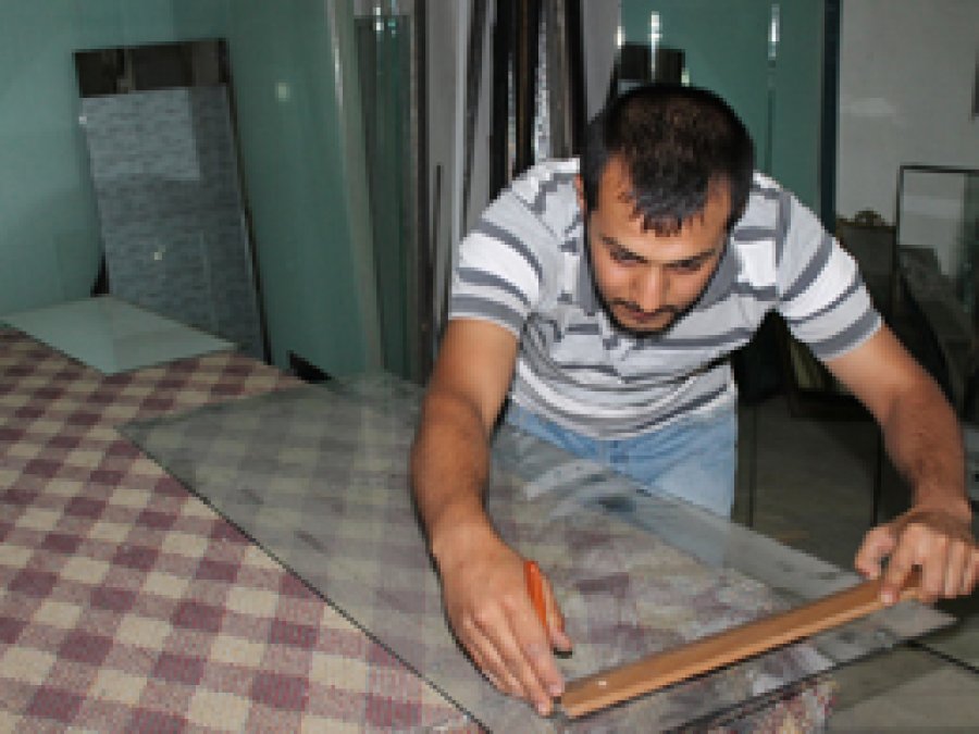 Camcılık Mesleği Can Çekişiyor 
