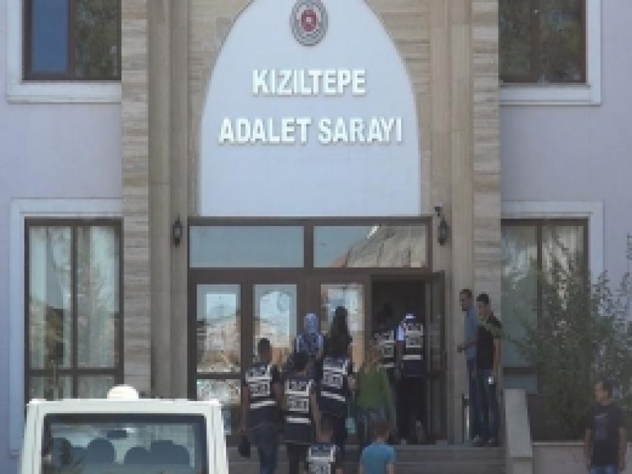Silah Kaçakçılığından 2 Kişi Tutuklandı